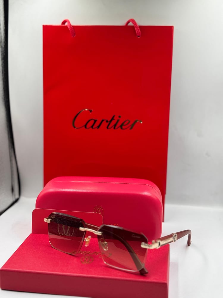 نظارة شمسية من ماركة Cartier
