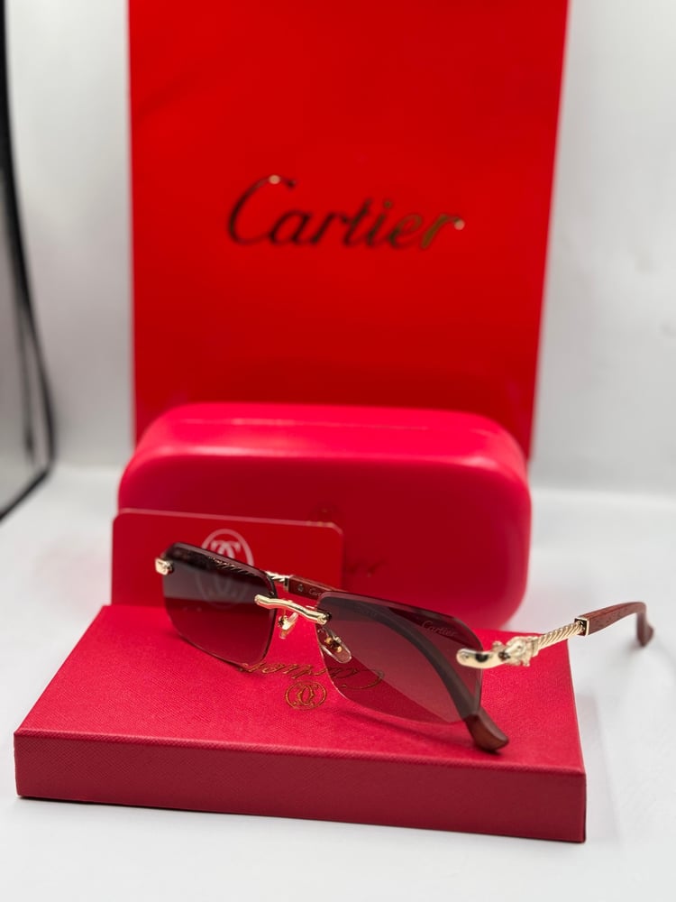 نظارة شمسية من ماركة Cartier