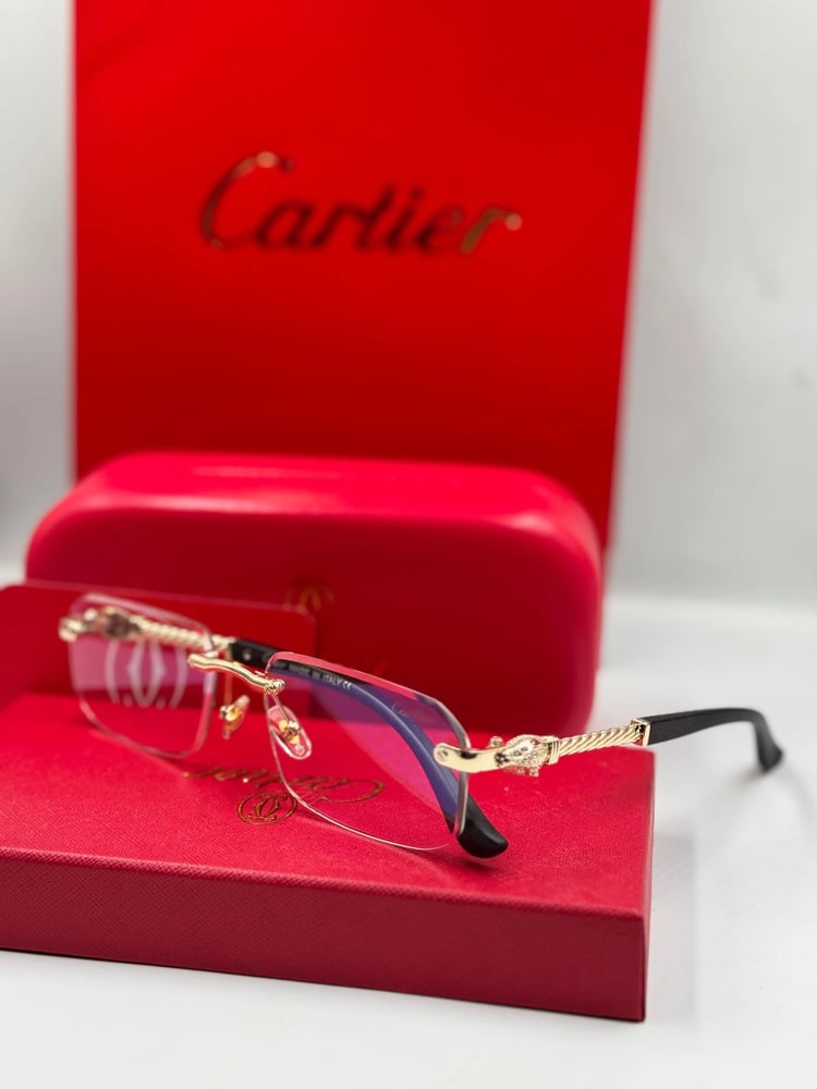 نظارة شمسية من ماركة Cartier