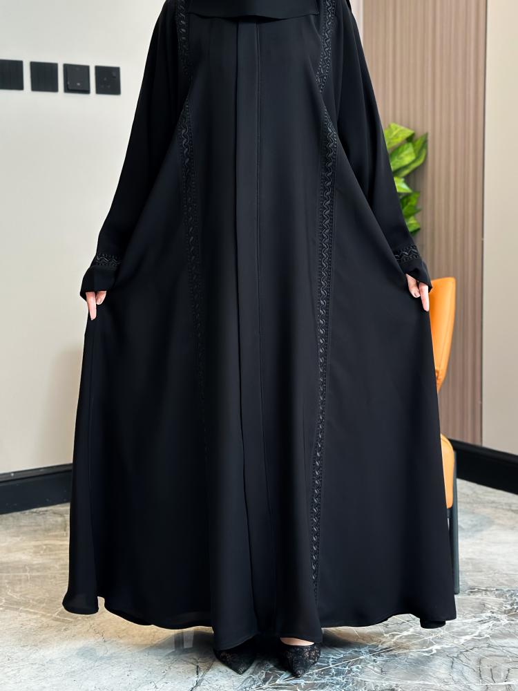 عباية حور .
