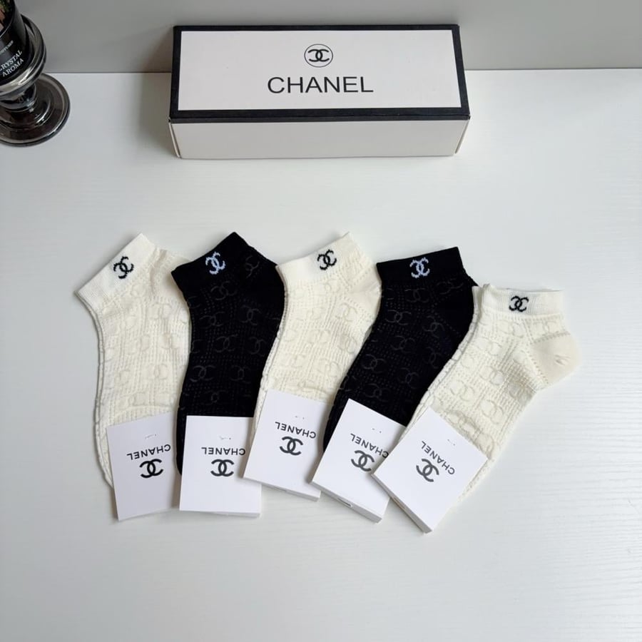 Chanel 5 pair of socks set