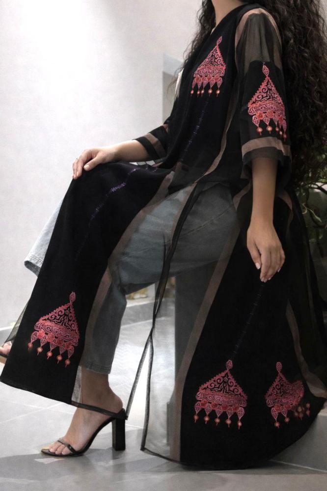 عباية مطرزه