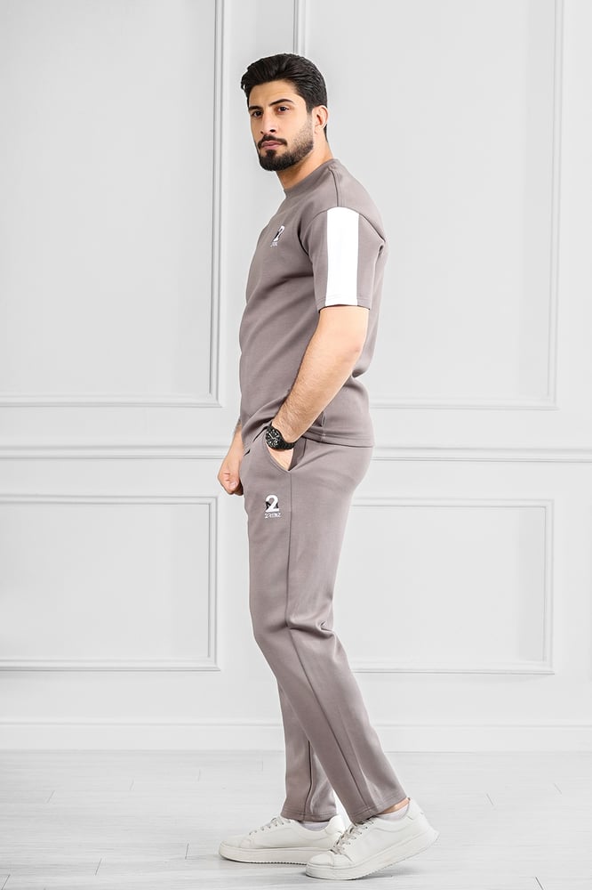 Men's oversized set, half sleeve, long pants, T-shirt decorated with embroidery in a different color, with a small-sized print of the Tornz brand.
