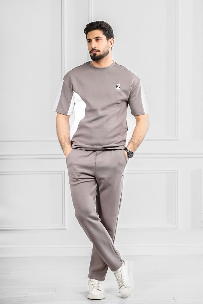 Men's oversized set, half sleeve, long pants, T-shirt decorated with embroidery in a different color, with a small-sized print of the Tornz brand.