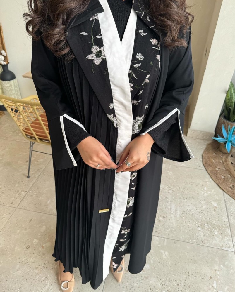 عبايه سوداء