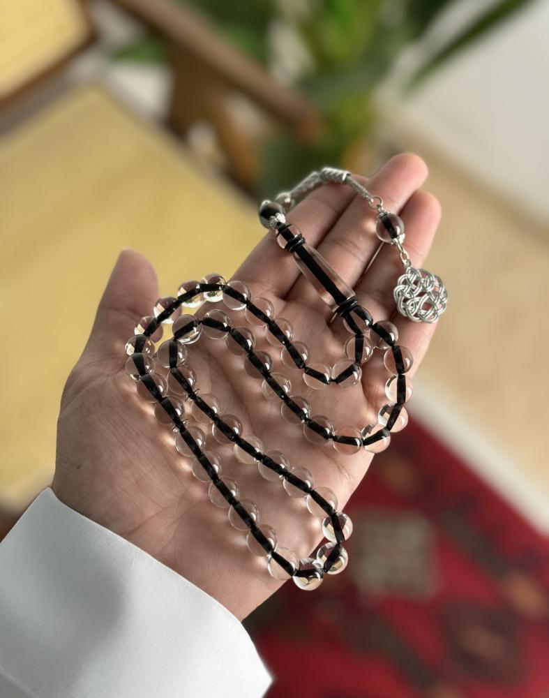 سبحة بكلايت شفاف بخيط اسود