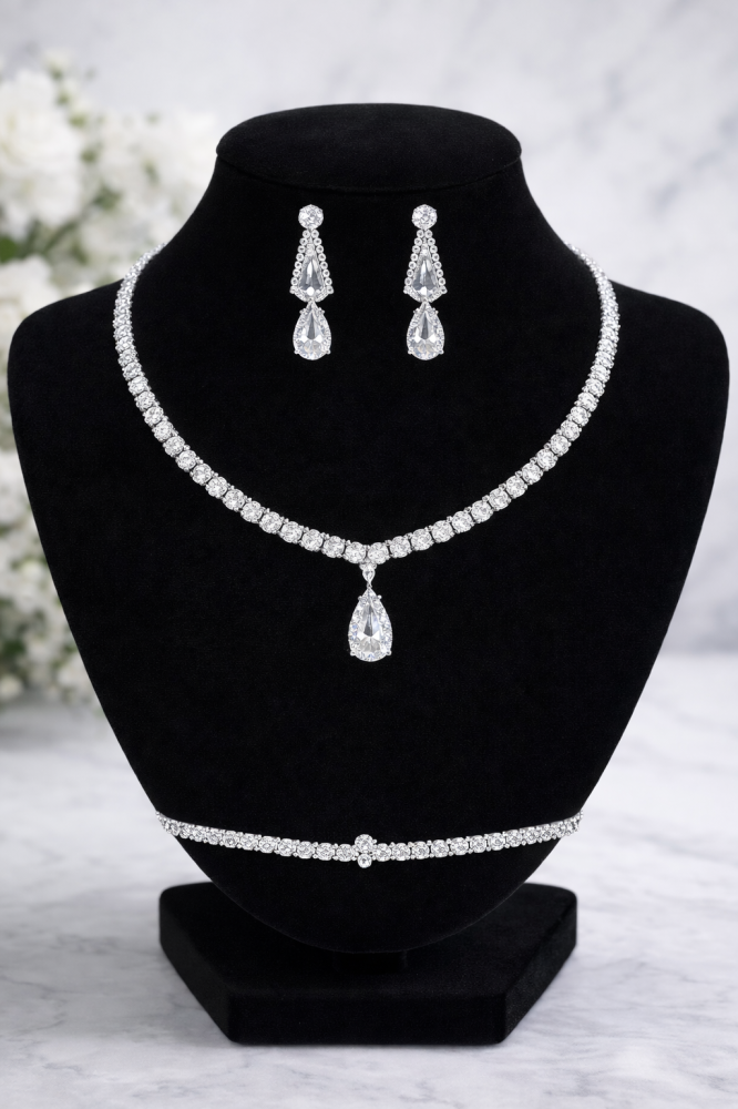 A set of 3 necklaces