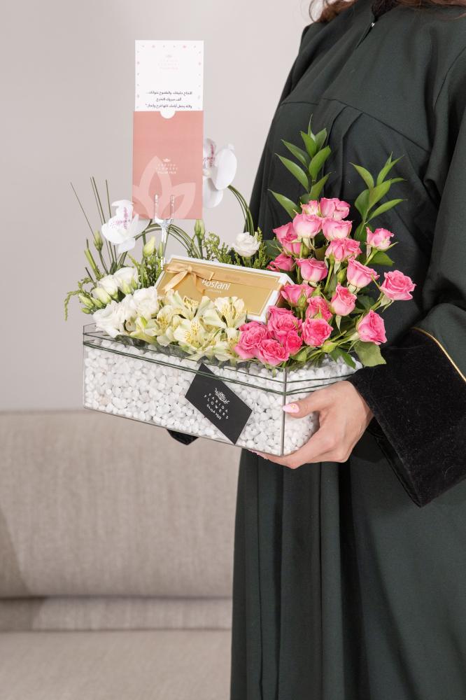 هدية الشوكولاتة والورد