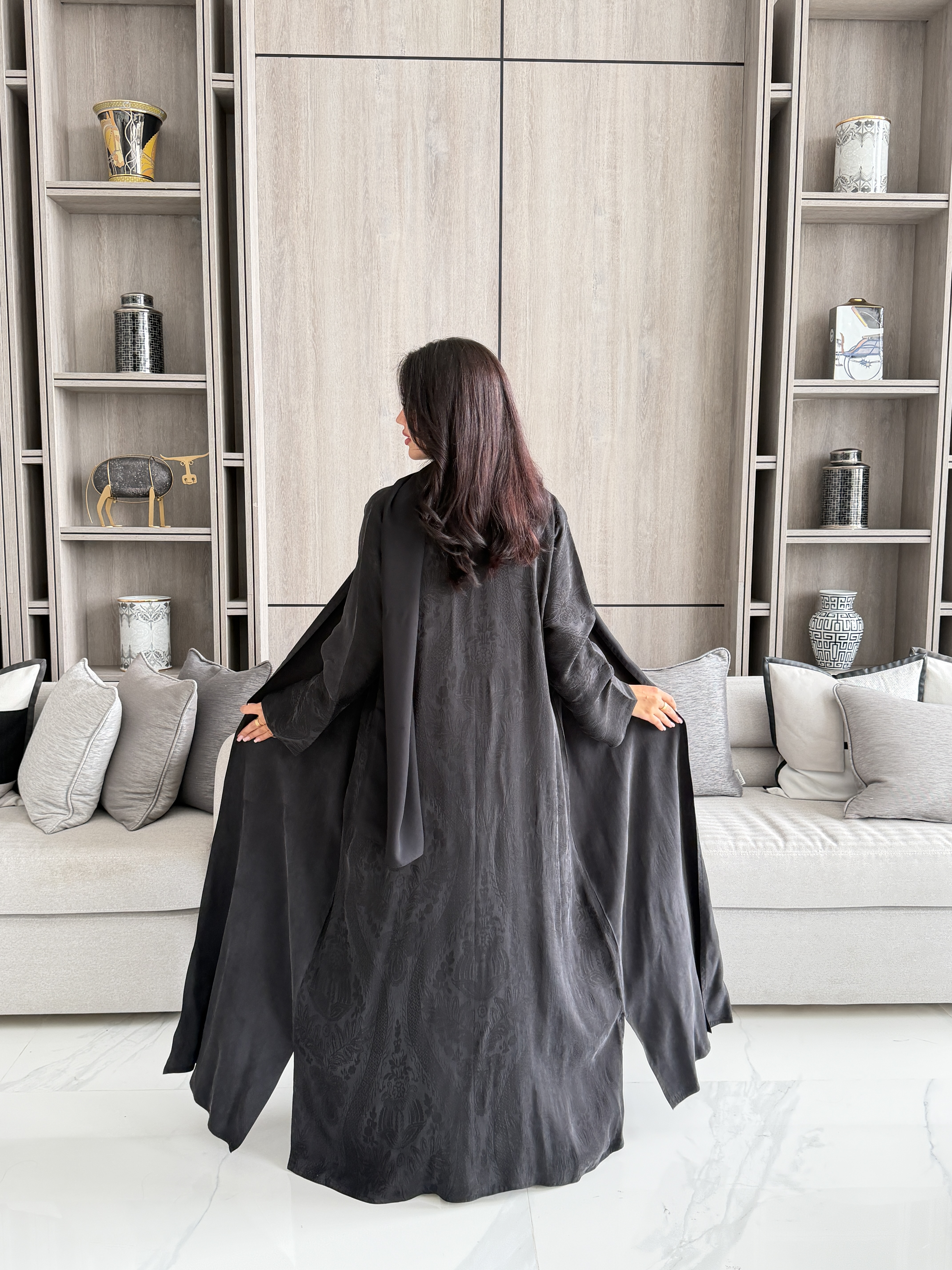 عباية أسود LA29
