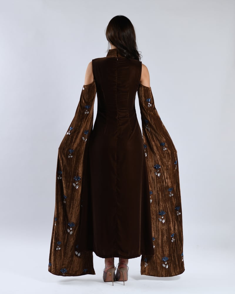 Brown velvet thobe with luxurious hand-embroidered detail