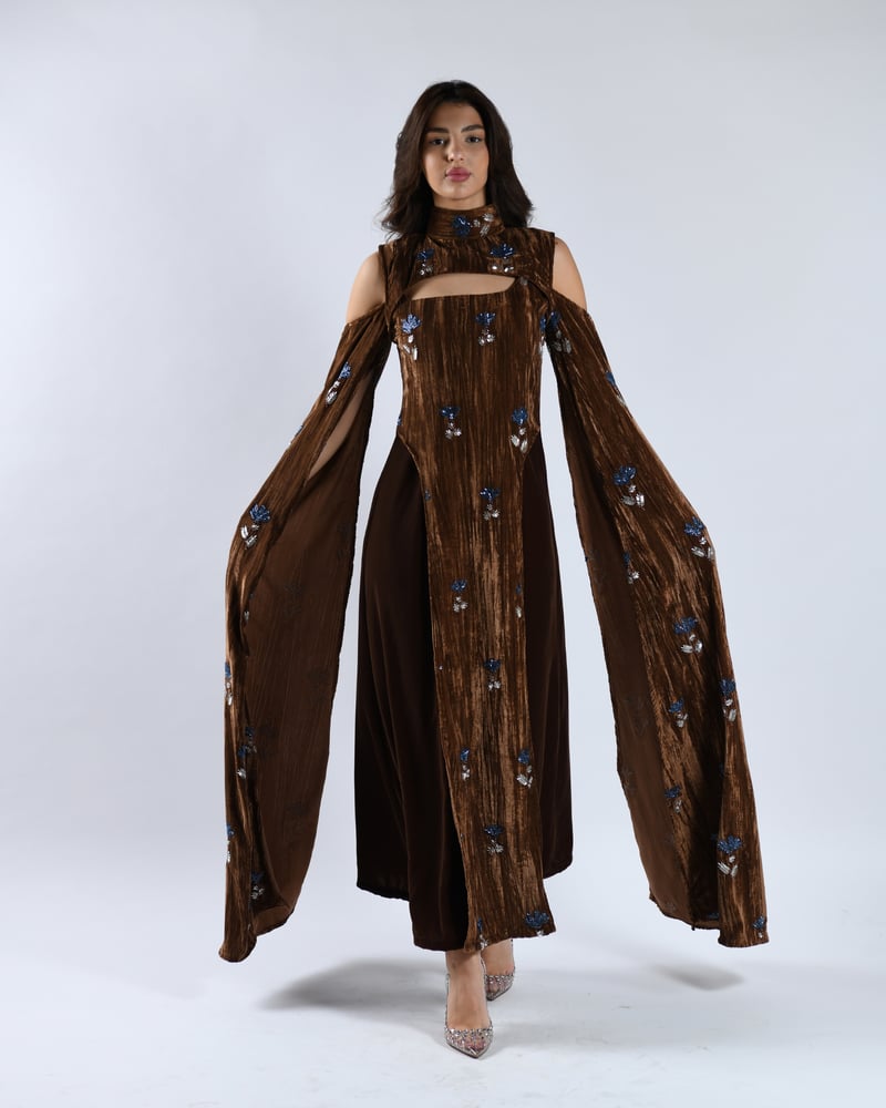 Brown velvet thobe with luxurious hand-embroidered detail