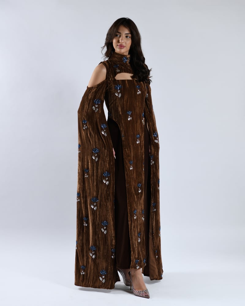 Brown velvet thobe with luxurious hand-embroidered detail