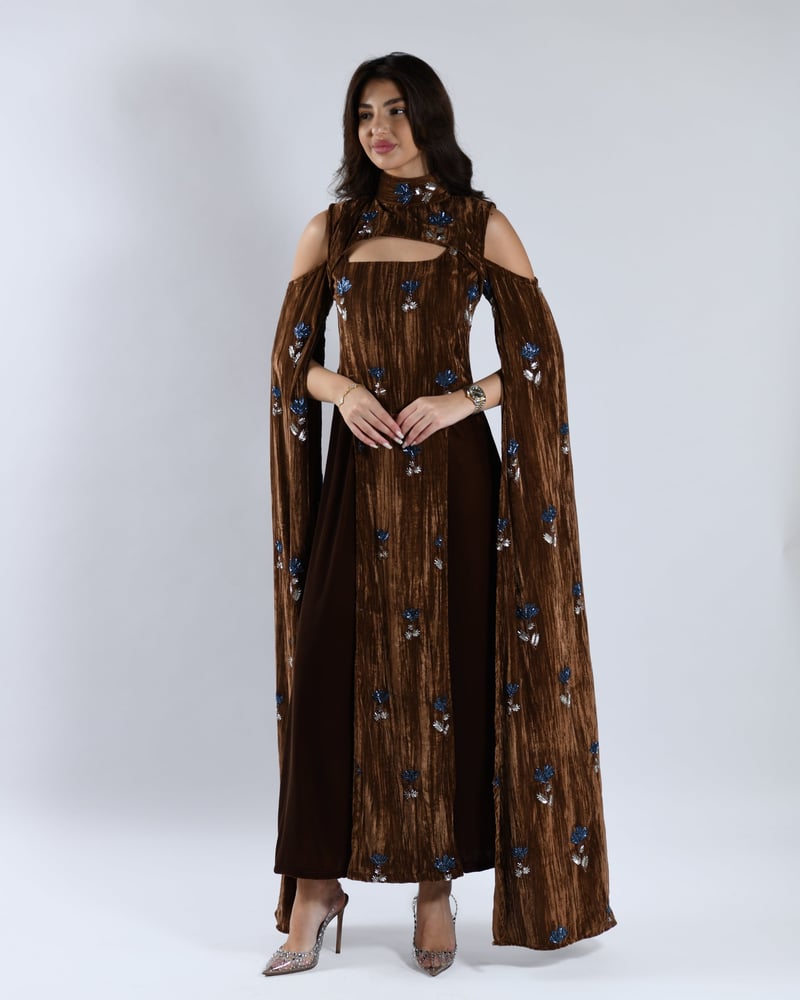 Brown velvet thobe with luxurious hand-embroidered detail