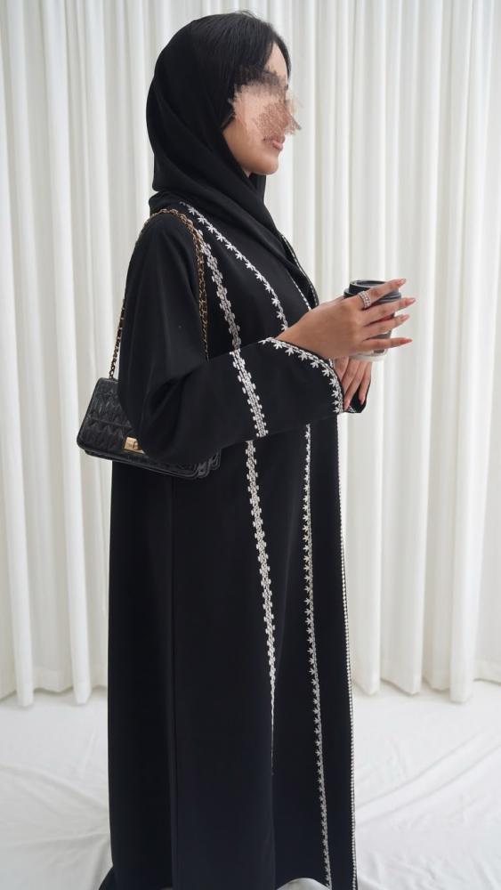 عباية قماش سراميك اندنوسي قصتها ربع كلوش تطريز ابيض