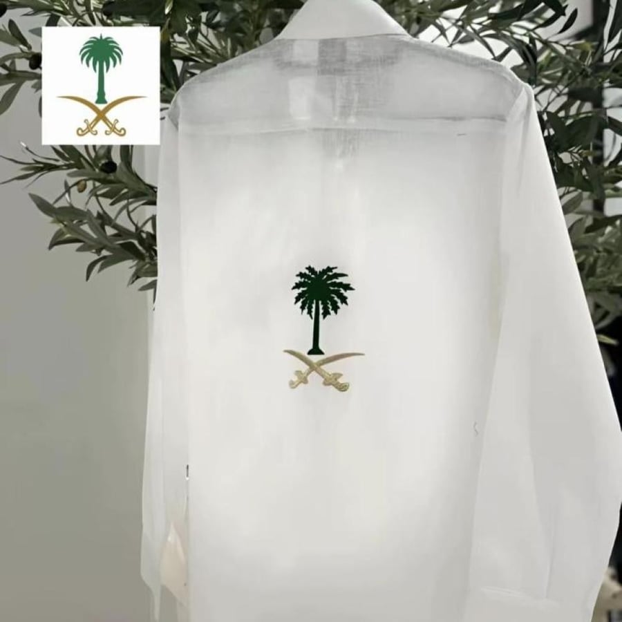 قميص بي شعار السيفين ونخله اليوم الوطني السعودي