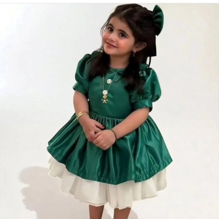 National Day dresses with the slogan of the two swords and the palm tree