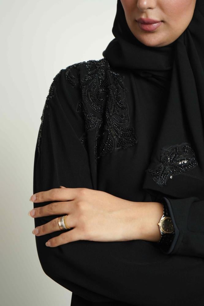 عباية كتف قماش ملكي اصلي من الامام تحديد واكتام شغل يدوي لؤلؤة وخرز