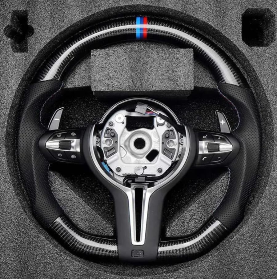 طارة BMW كاربون بشعار M للفئة 5 – 6 – 7