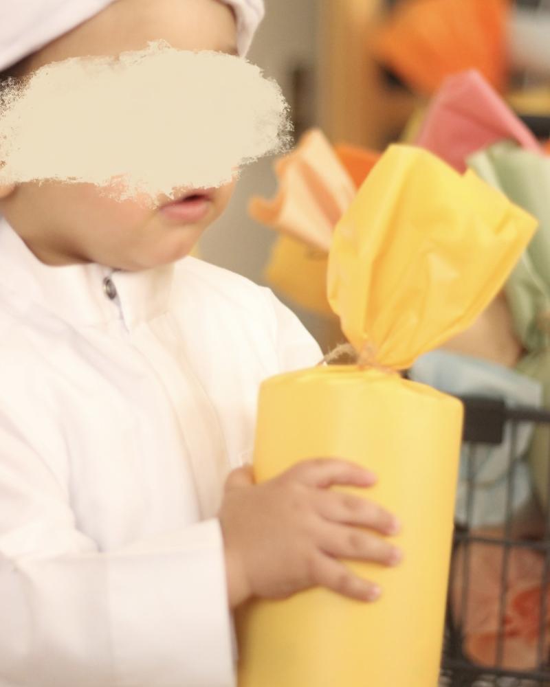 توزيعات حلويات العيد ٢٤ حبة مع عربة بتصميم خاص و بالون