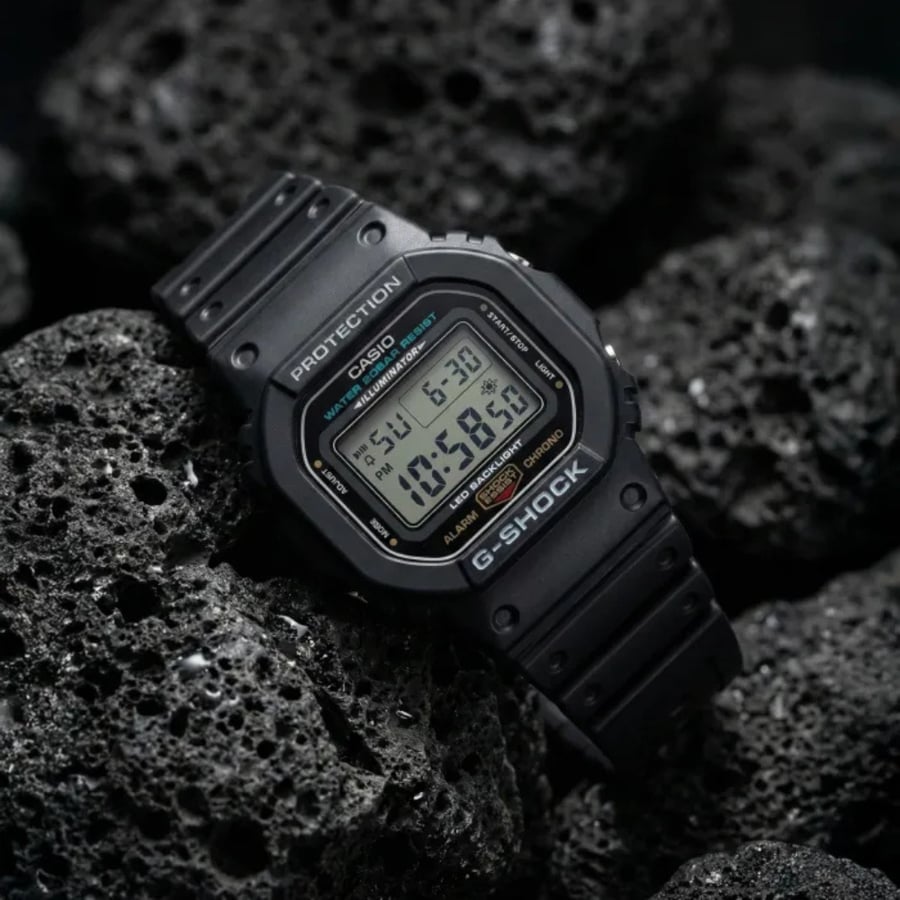 ساعة كاسيو جي شوك رقمية رجالية - DW-5600UE-1ER.B