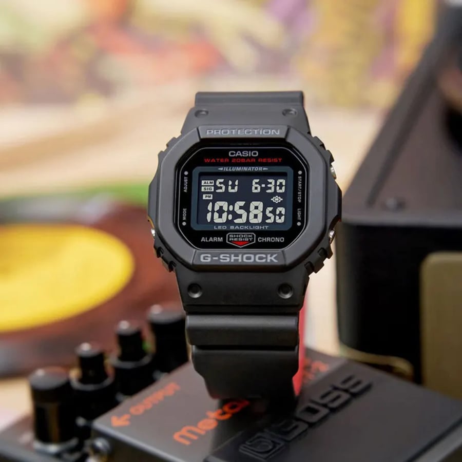 ساعة كاسيو جي شوك رقمية رجالية - DW-5600UHR-1DR.B