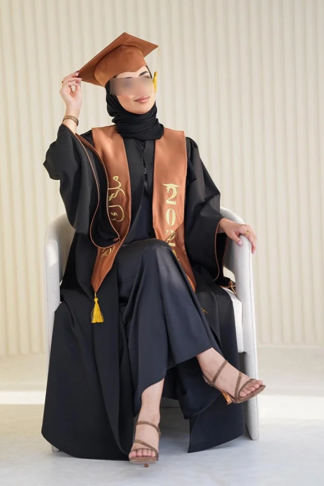 عبايات تخرج 2025