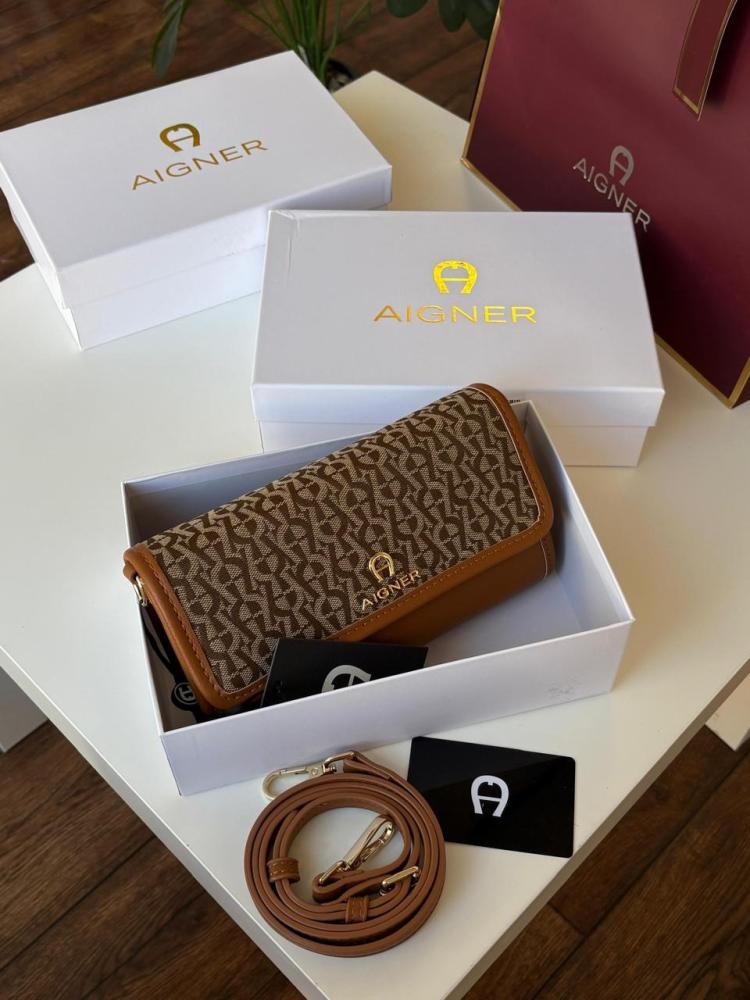شنطة نسائية ماركة AIGNER جلد فاخر بتصميم أنيق كلاسيكي