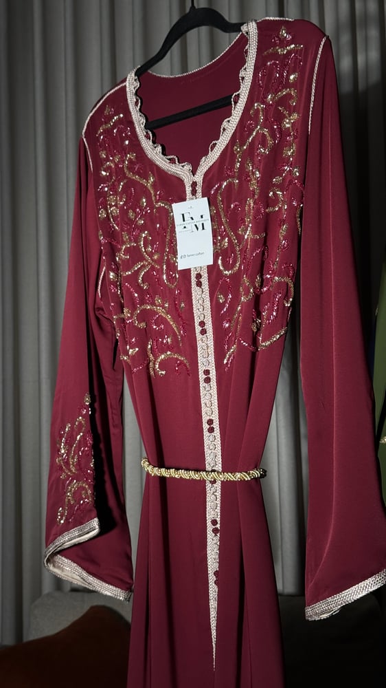 قفطان ندى عنابي (شك يدوي)
