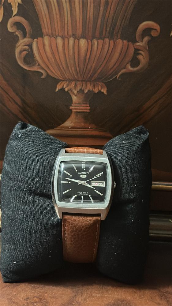 Seiko 5 black TV
