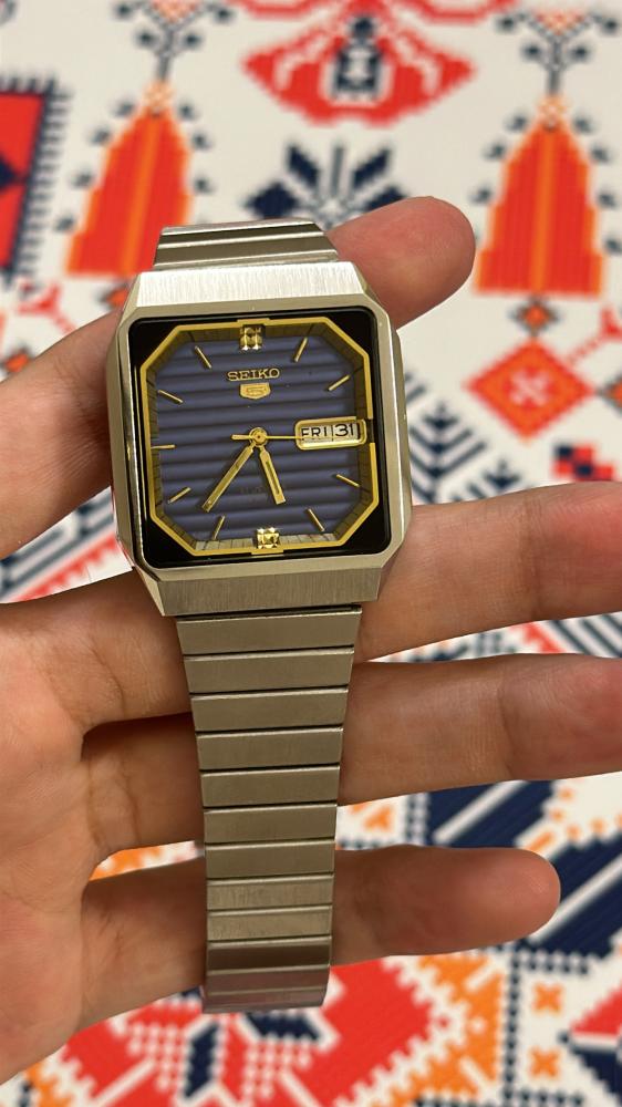 Seiko 5 - Navy blue wavy