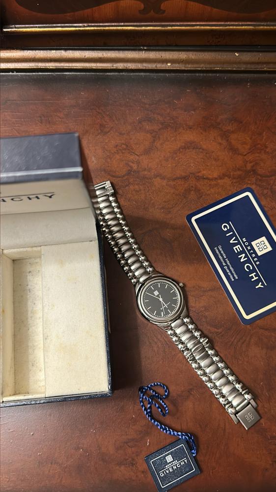 Givenchy Vintage 80s–90s Swiss Quartz