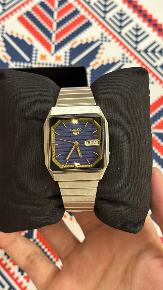 Seiko 5 - Navy blue wavy