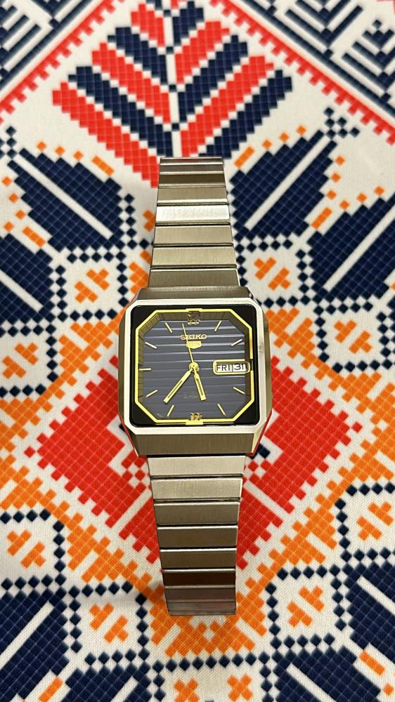 Seiko 5 - Navy blue wavy