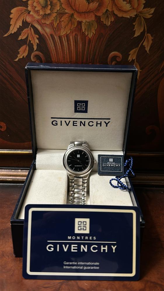 Givenchy Vintage 80s–90s Swiss Quartz