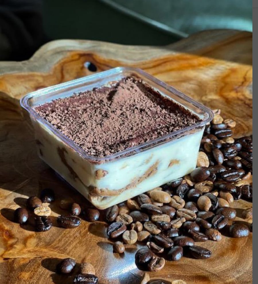 علب بلاستيك مربعة