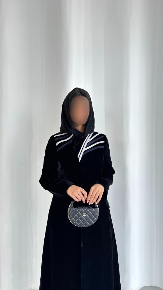 ٩٨