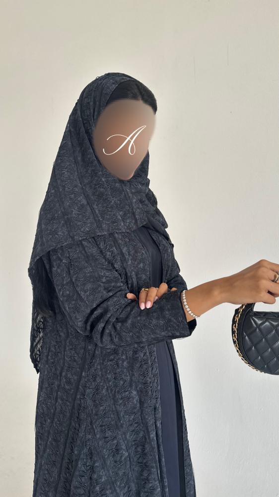 ٧٦