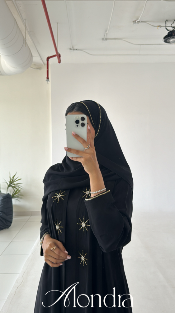 ٨٠