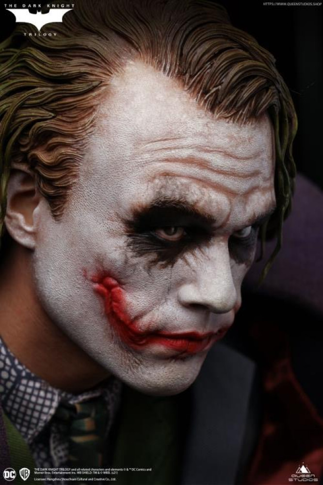 The Dark Knight The Joker 1/4 Scale Statue