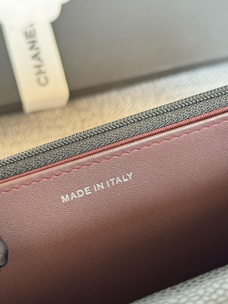 CLASSIC WALLET ON CHAIN - أسود