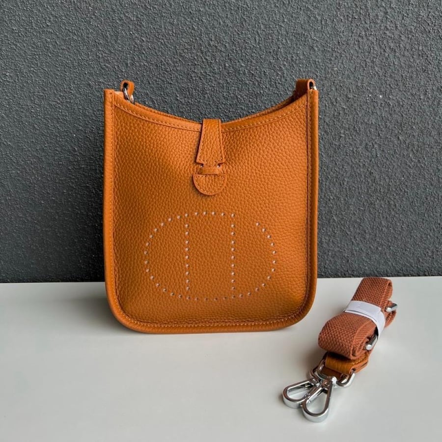 Evelyne - أورانج