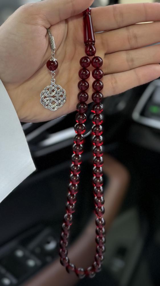 Sculpture / Rosary with crimson beads