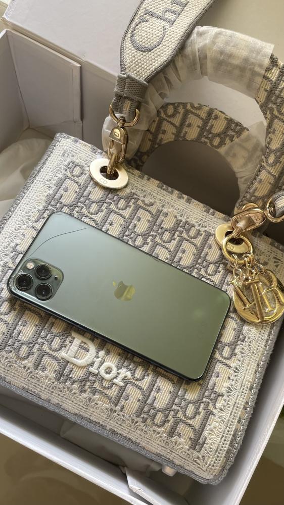 ليدي ديور ميرور