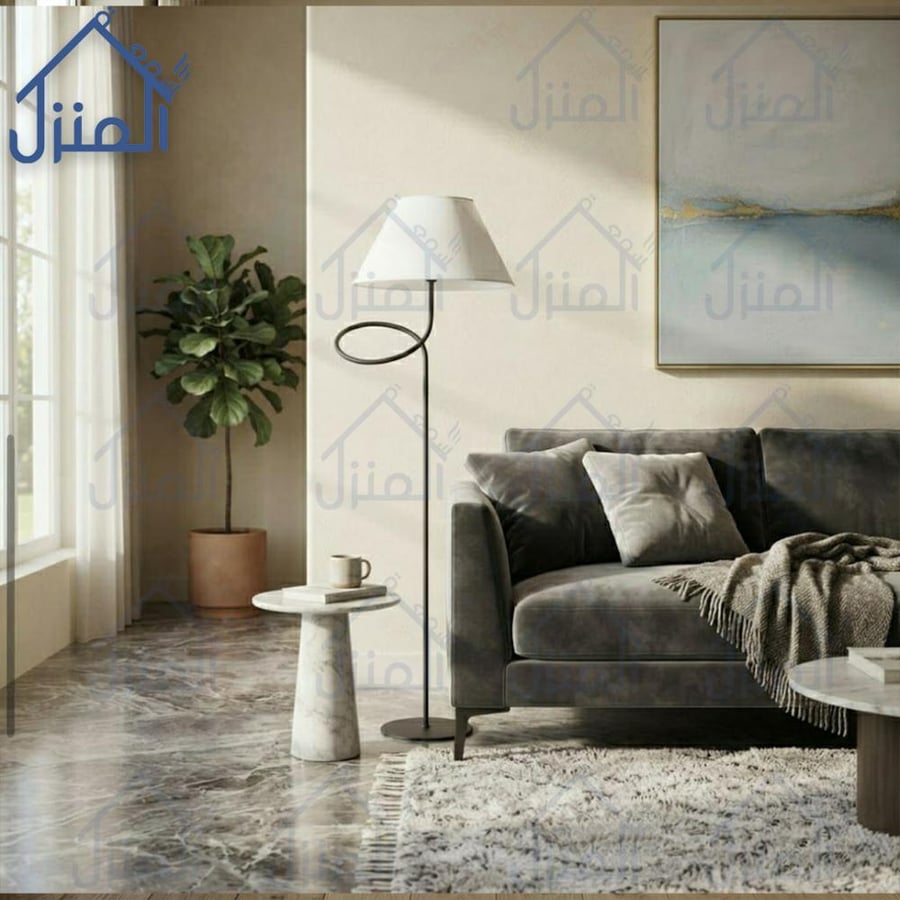 مصباح أرضي أبيض بتصميم عصري وغطاء مخروطي لإضاءة المنزل