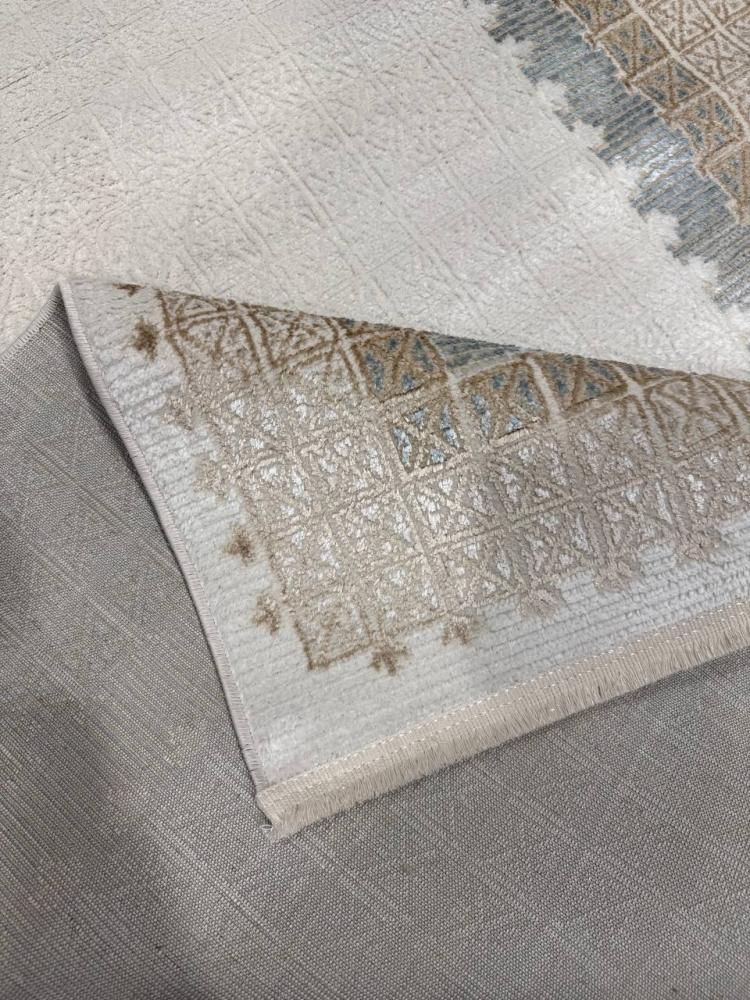 سجاد بإطار هندسي مزخرف بدرجات البيج والأزرق والرمادي الفاتح