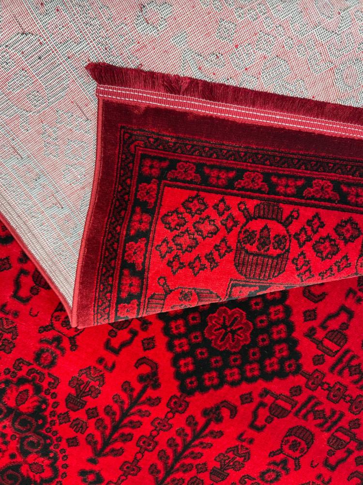 سجاد تراثي فاخر بنقوش قبلية أصيلة باللون الأحمر القاني للمجالس