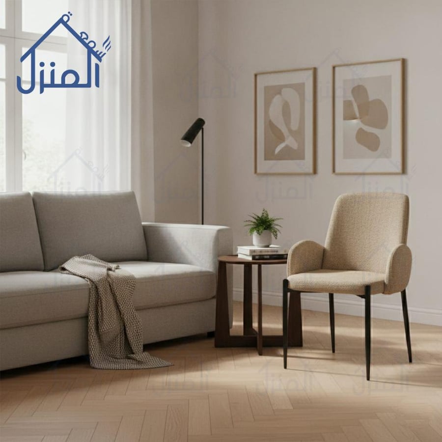 كرسي مودرن بقماش بوكليه أوف وايت وقاعدة معدنية سوداء  فاخر