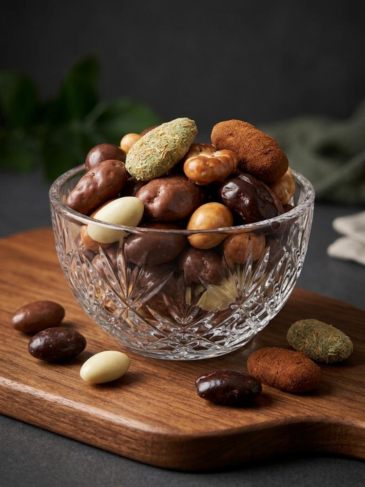 مكسرات ملبسة مشكلة