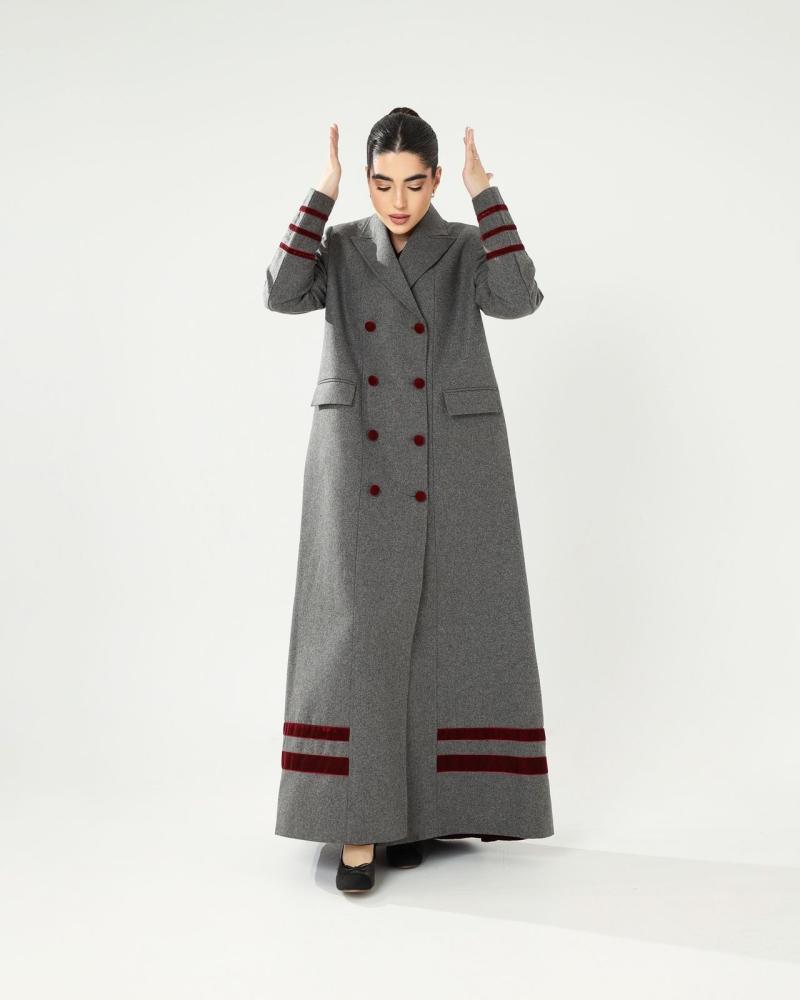صوف رمادي مع مخمل عنابي