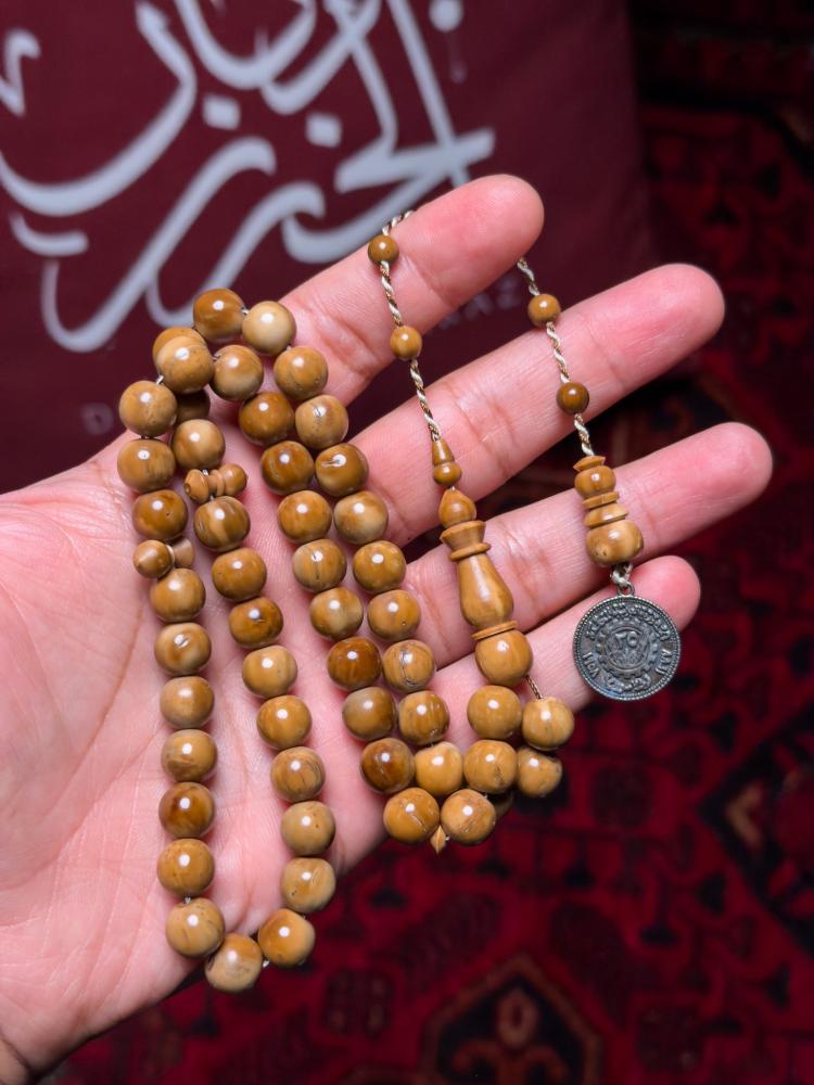 سبحة من ثمرة الكوك بشكه خاصة
